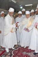 Mazoon ud-Da'wat doing Talaqqi of Huzoor-e-'Aali Saiyedna saheb (tus)